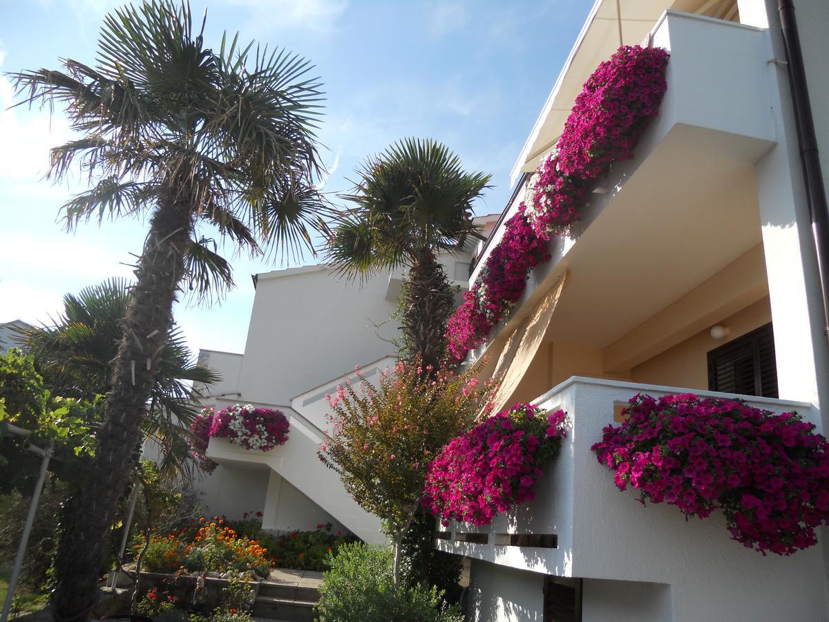 Apartments Mihalic I Башка Екстер'єр фото