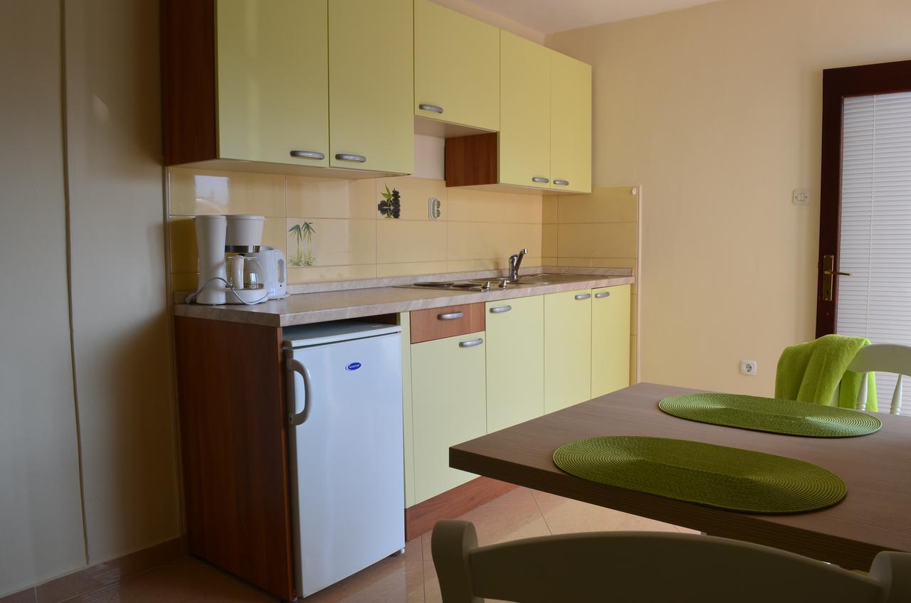 Apartments Mihalic I Башка Екстер'єр фото