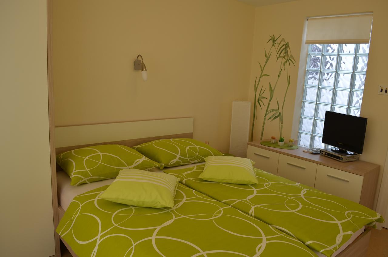 Apartments Mihalic I Башка Екстер'єр фото
