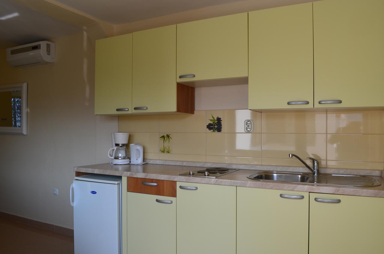 Apartments Mihalic I Башка Екстер'єр фото