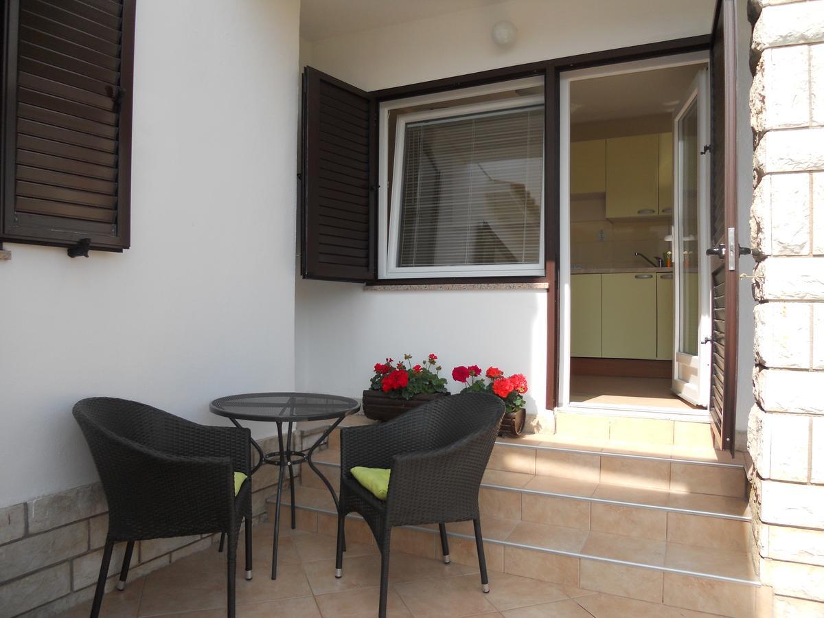 Apartments Mihalic I Башка Екстер'єр фото