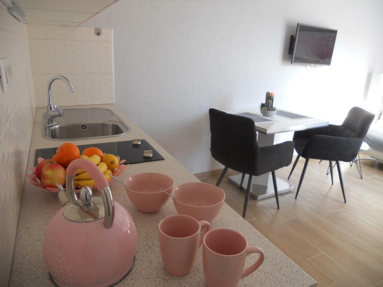 Apartments Mihalic I Башка Екстер'єр фото