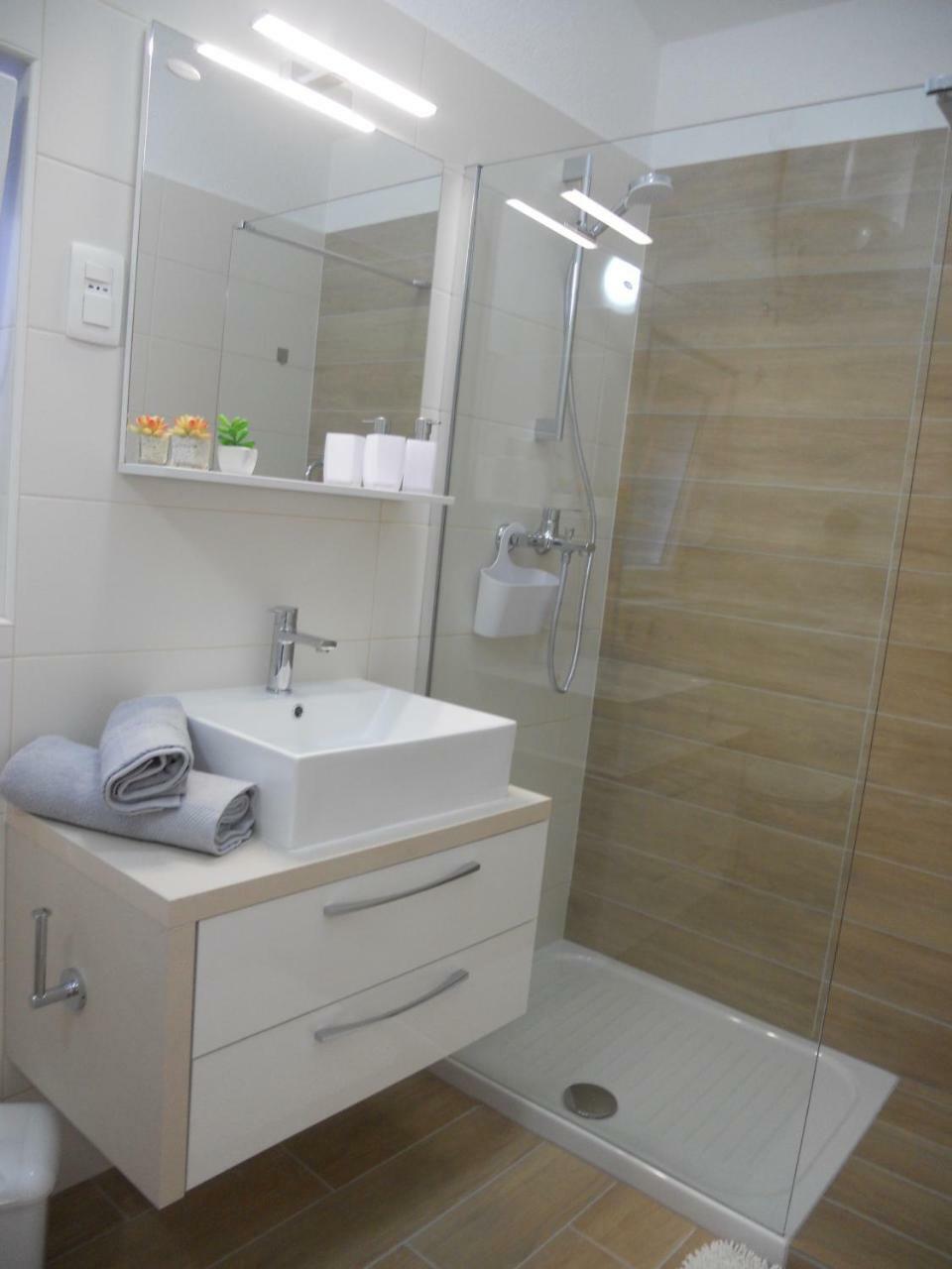 Apartments Mihalic I Башка Екстер'єр фото